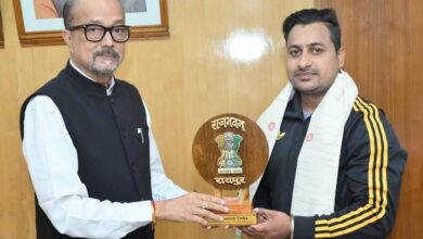 1 561