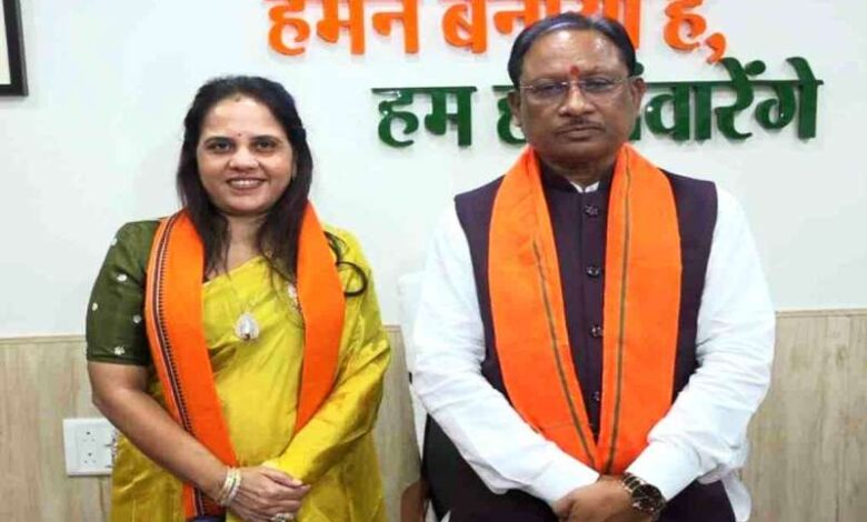 BJP mayor candidate Meenal Chaubey met Chhattisgarh Chief Minister Vishnu Dev Sai on Tuesday and took his blessings