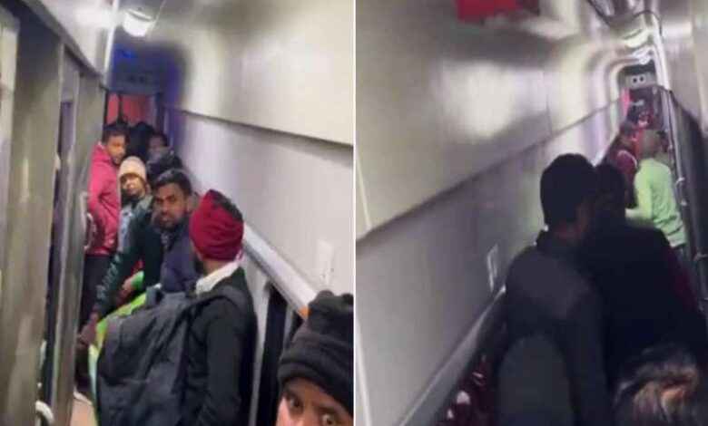 Indore Crowd in AC coaches