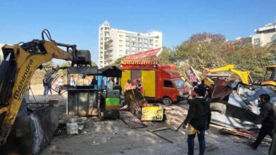 Meghdoot Chowpatty Municipal corporation demolished more than 200 kiosks of Meghdoot Chowpatty