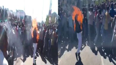 Union Carbide youths set themselves on fire by pouring petrol on themselves 3