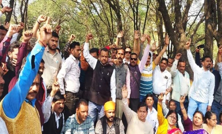 Bhopal School operators sit on dharna in front of BJP office protest demanding changes in recognition rules
