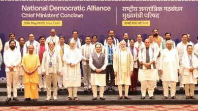 1 895